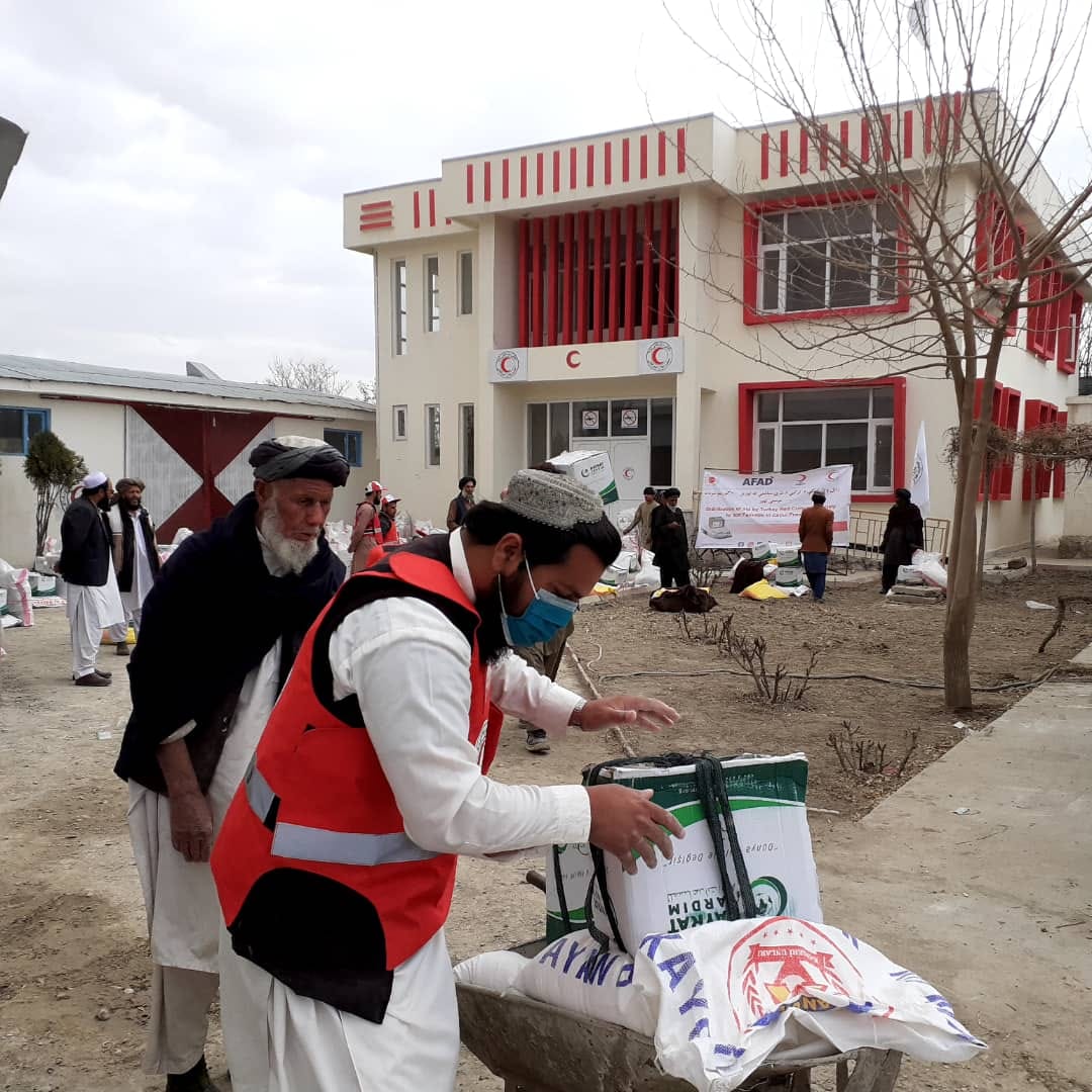 ١٩٠ خانواده نيازمند از مساعدت هاي جمعيت هلال احمر افغاني در ولايت زابل مستفيد گرديدند!