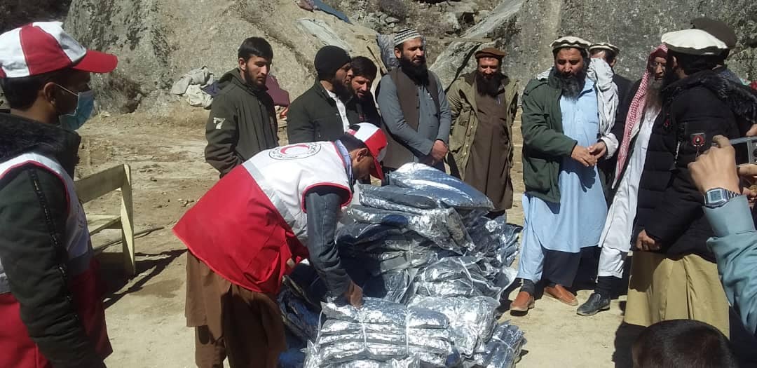 نورستان کې د قرانکریم پر ۳۰۰ حافظانو مرسته وویشل شوه