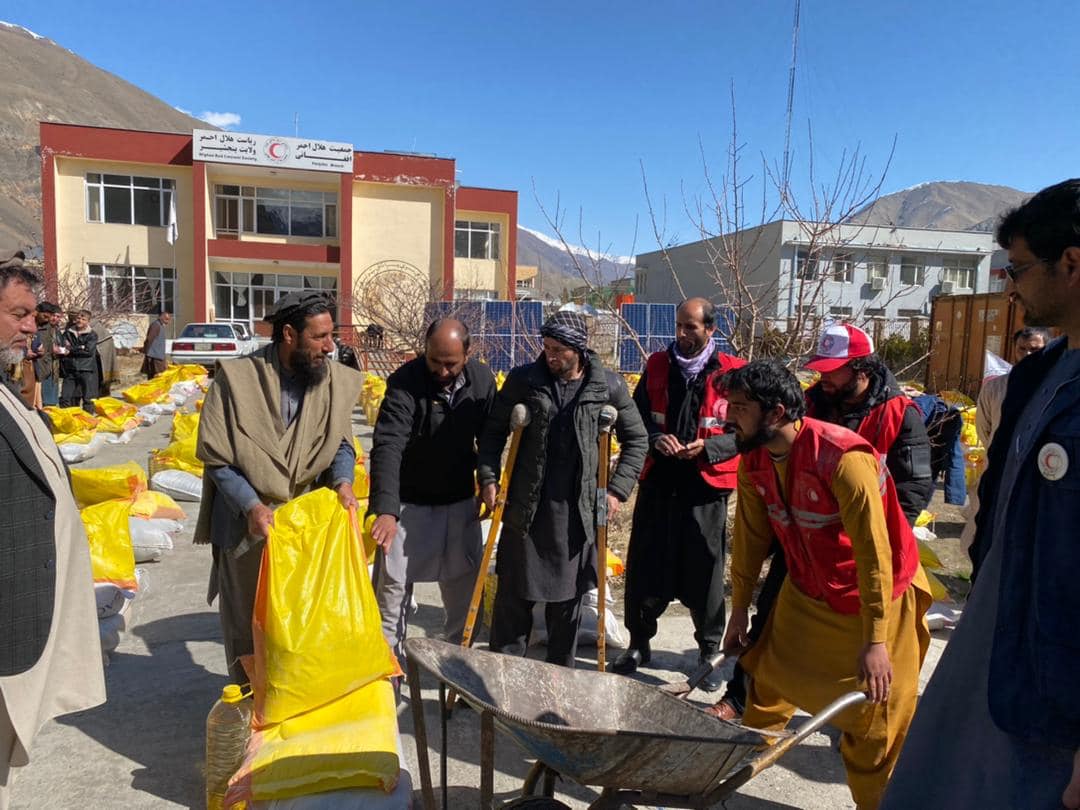 جمعیت هلال احمرافغانی برای ۳۰۰ فامیل درنمایندگی ولایت پنجشیر مساعدت نمود!