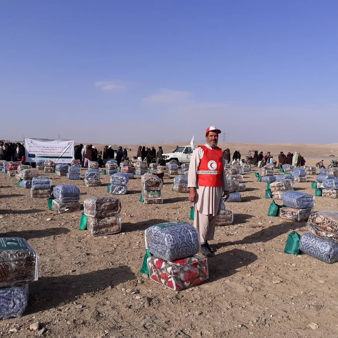 زابل کې افغاني سرې میاشتې ۴۰۰ بېوزلو کورنیو ته د ژمنیو توکو مرسته وویشله