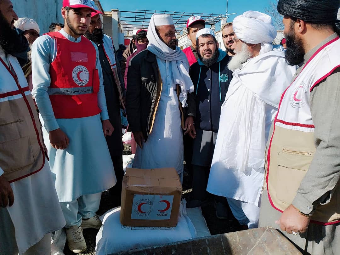 لوگر ولایت کې د افغاني سرې میاشتې له لوري ۳۰۰ کورنیو ته مرسته ووېشل شوه!