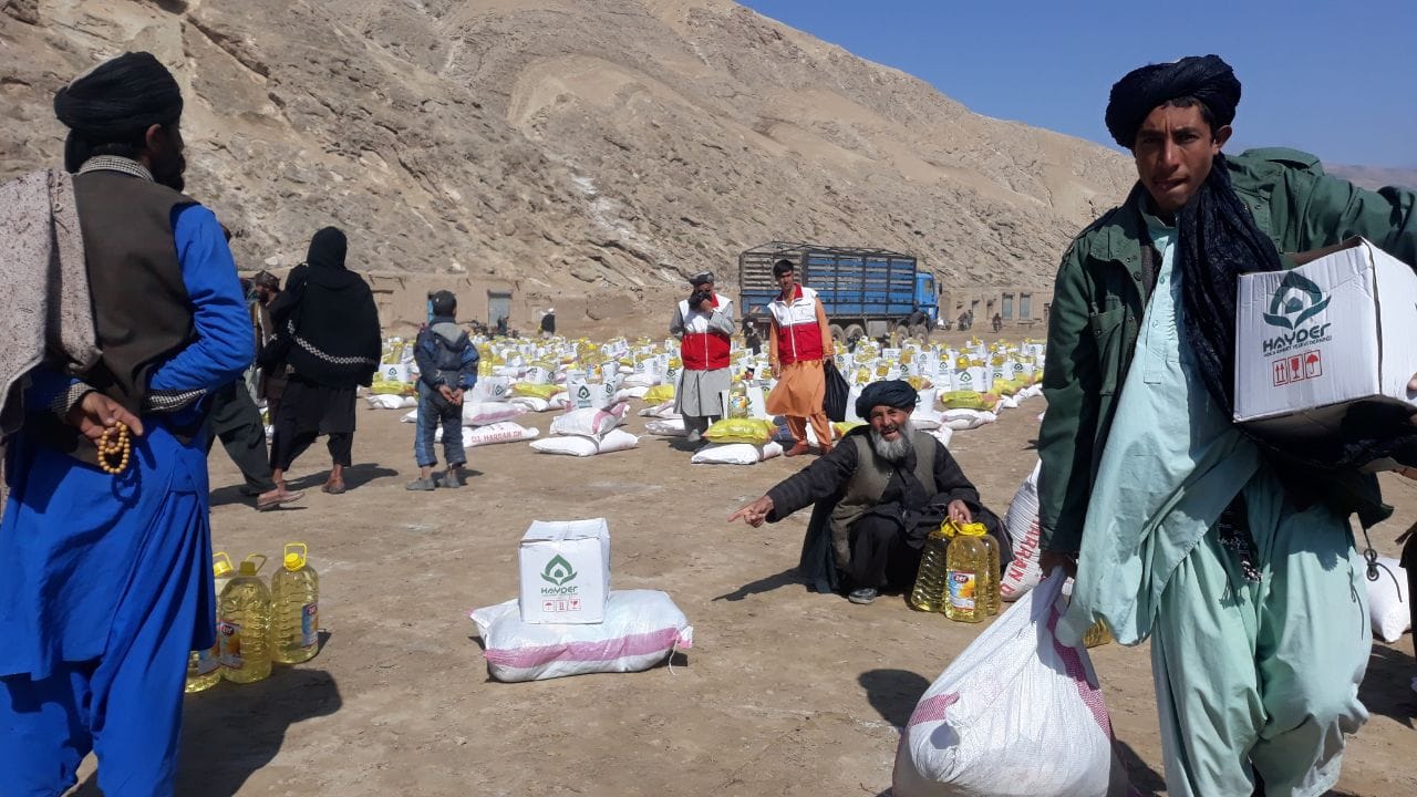 جمعیت هلال احمر افغانی برای ۵۰۰ فامیل در ولایت بادغیس مساعدت نمود!